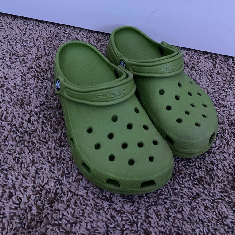 crocs
